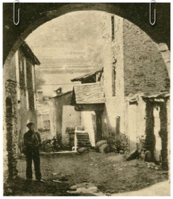 Major dessota els porxos de Can Miquel, foto Thomas, 1910
